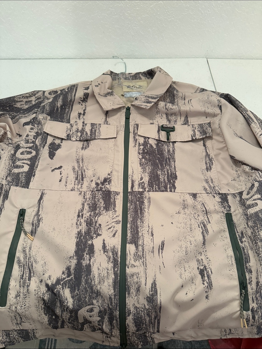 RCOS Camo Jacket size XL NWT